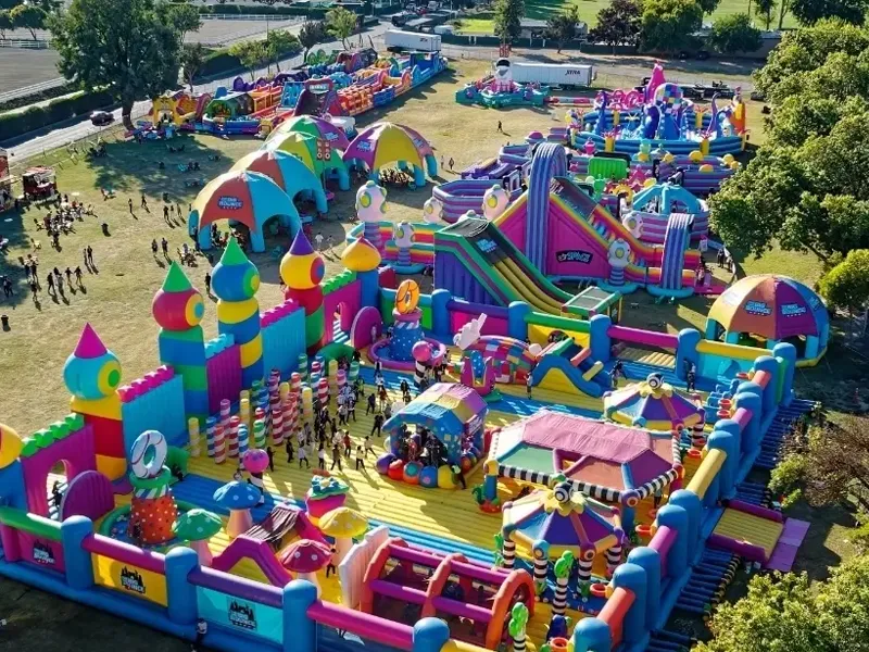 Chất liệu bạt nào phù hợp hơn khi sử dụng ngoài trời lâu dài?