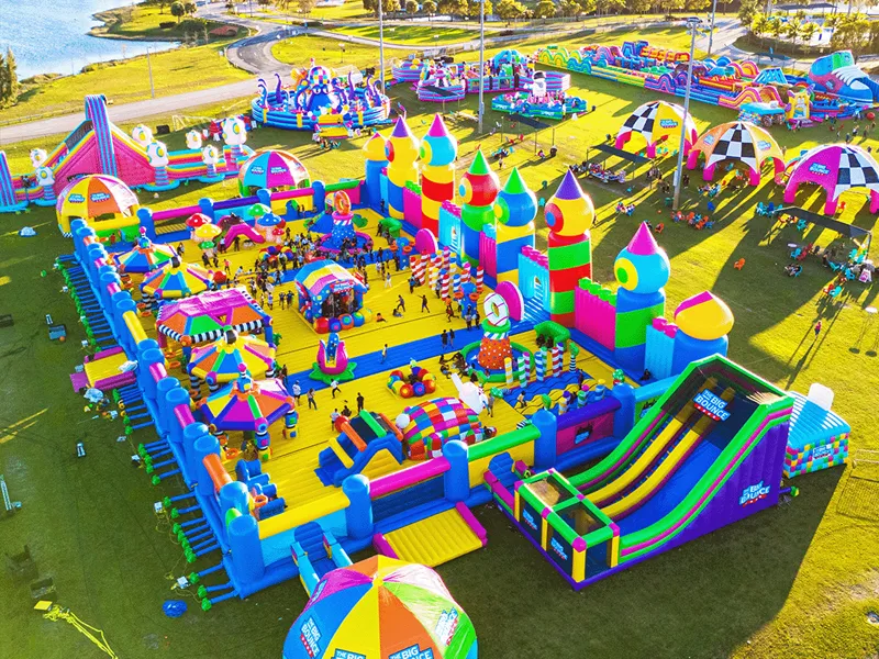 Một lâu đài bơm hơi bao gồm những gì?